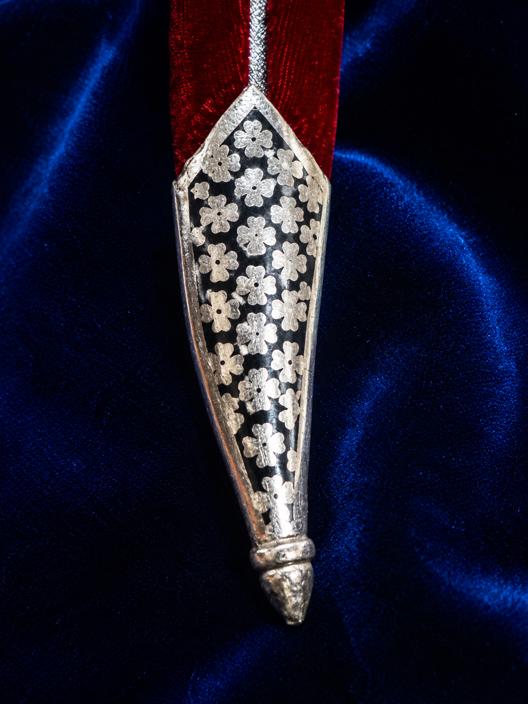Lion Head Katar with Silver Work & Red Velvet Scabbard – 12 Inch